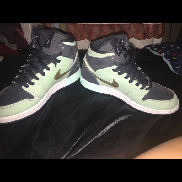 Shoes - Picture 4 of 6